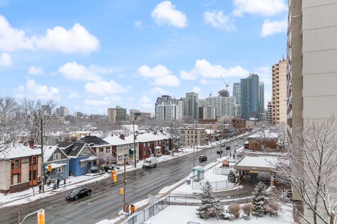 398 Eglinton Avenue E #611