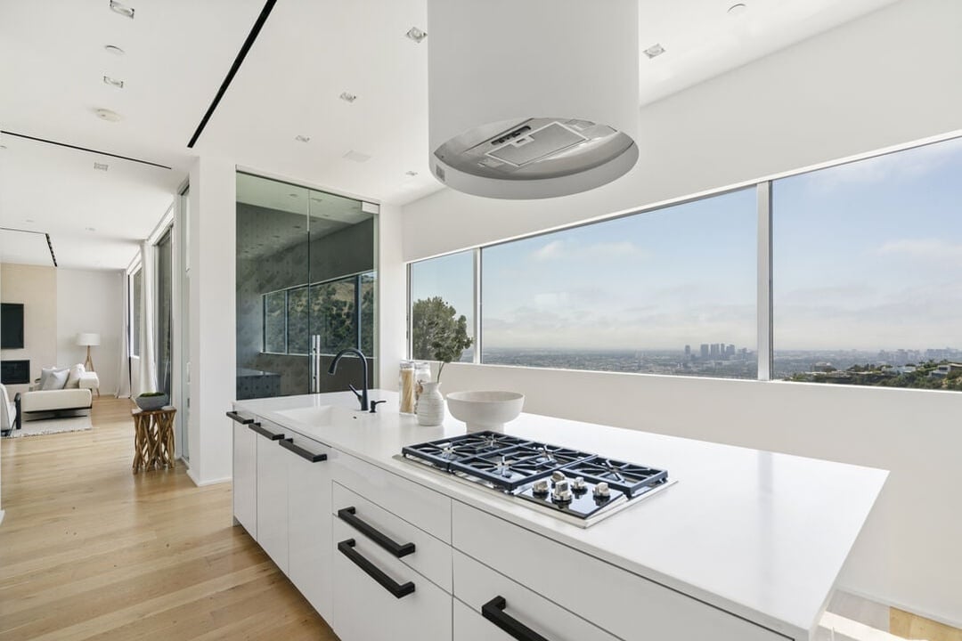 Nova Estate, Sunset Plaza Dr, 90069