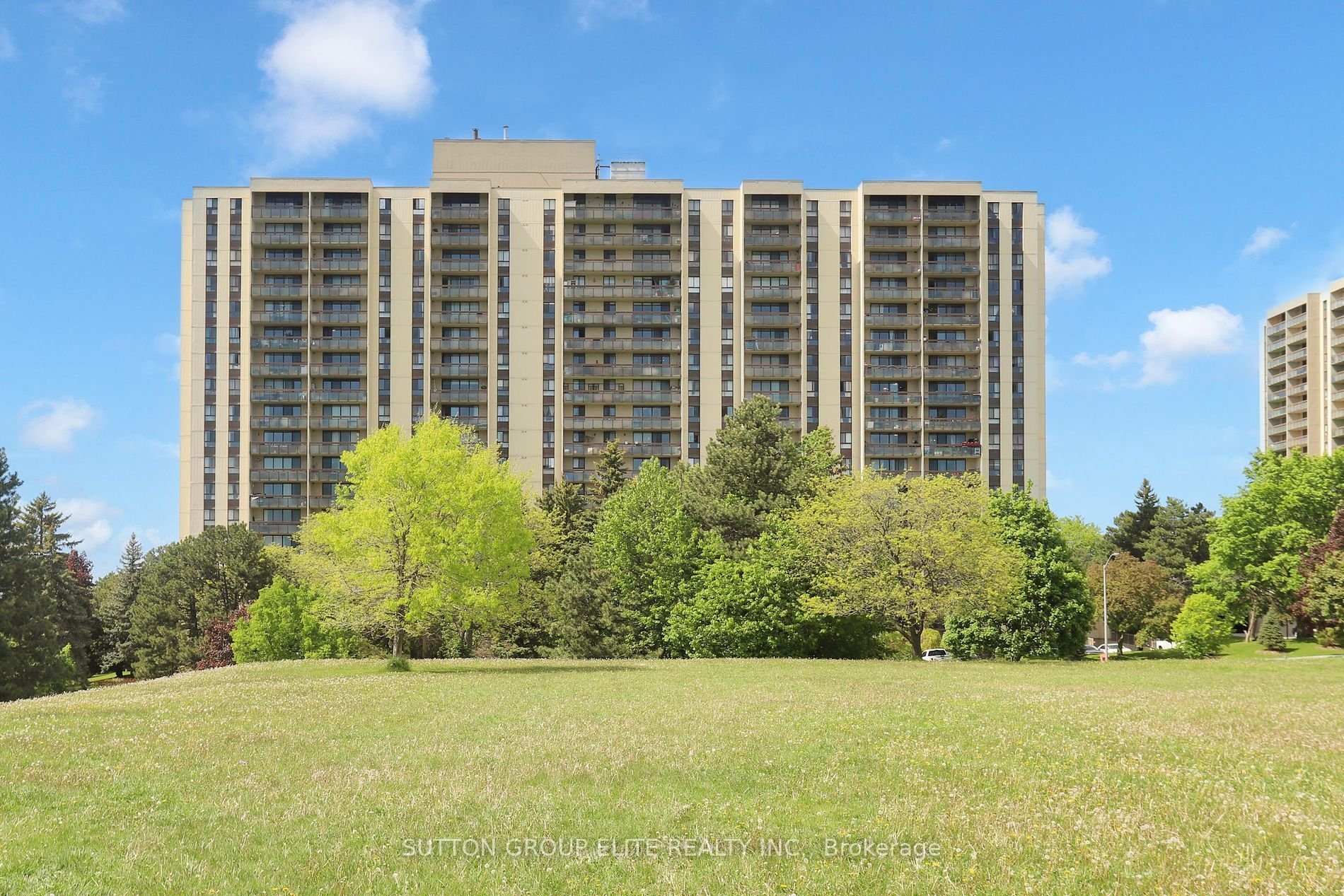EXQUISITE PH IN NORTH YORK 