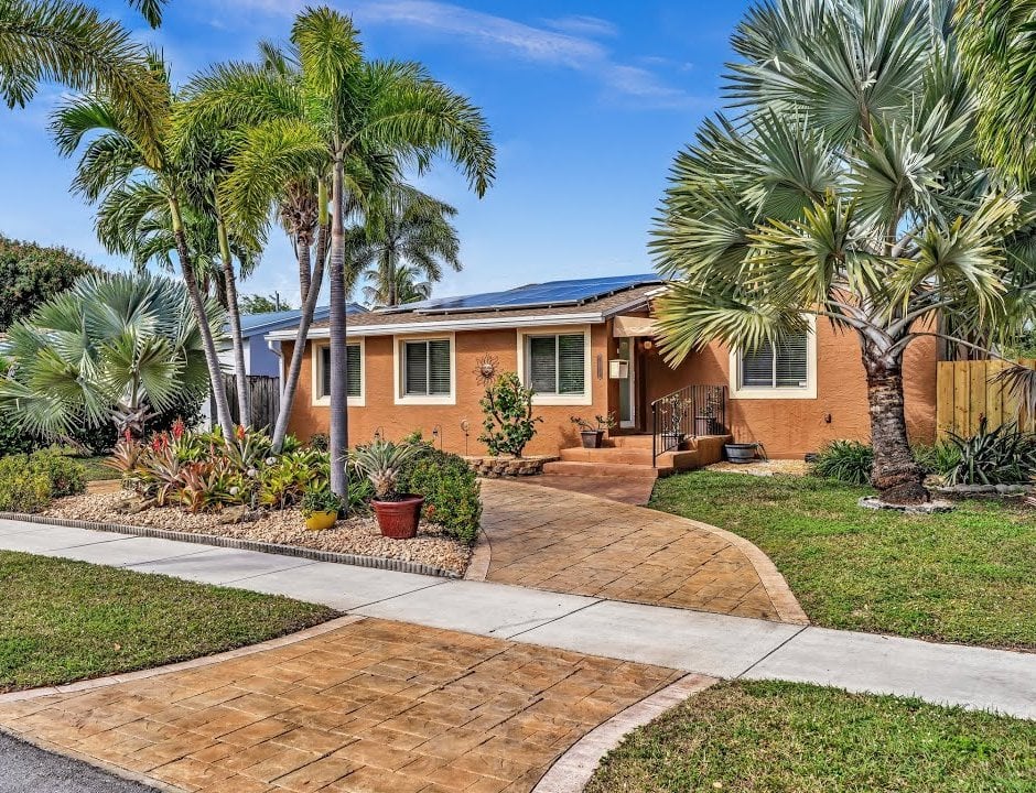 SOLD! 1517 Plunkett St Hollywood FL 33020