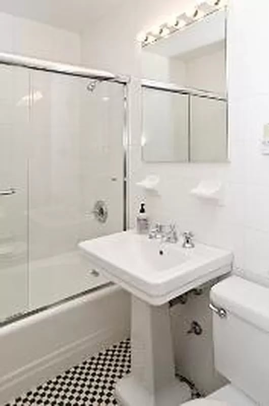 215 East 80th Street Unit: 4C