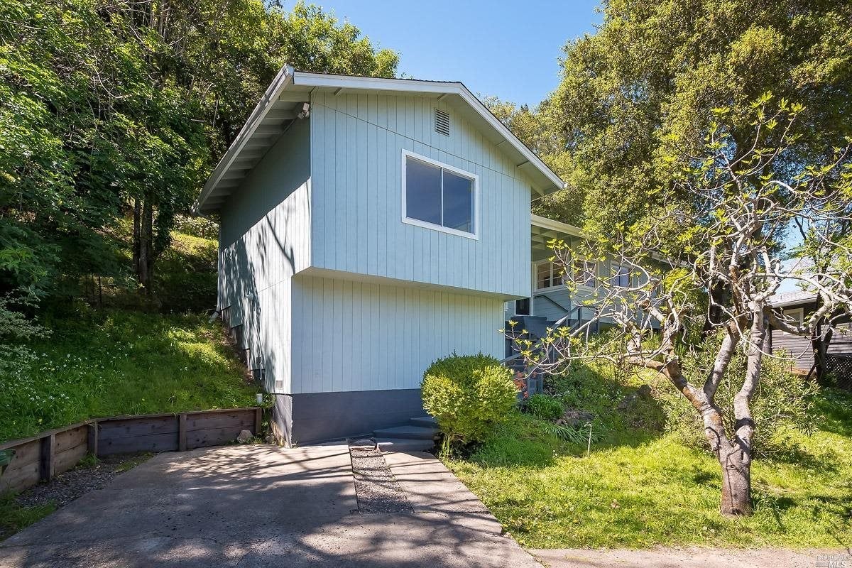 32 - A Terrace Ave