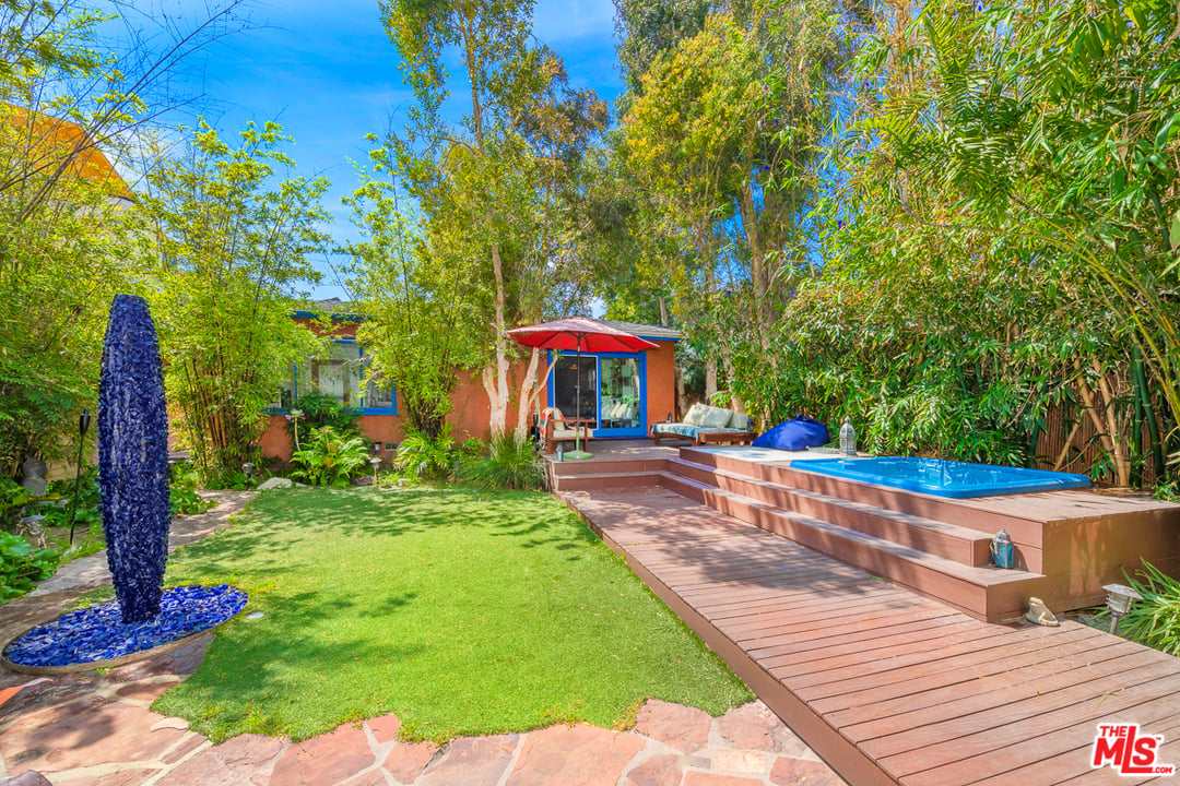 1104 Palms Blvd