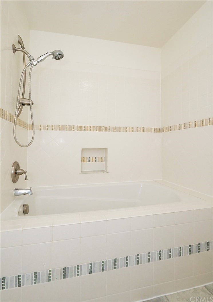 2563 Plaza Del Amo #204