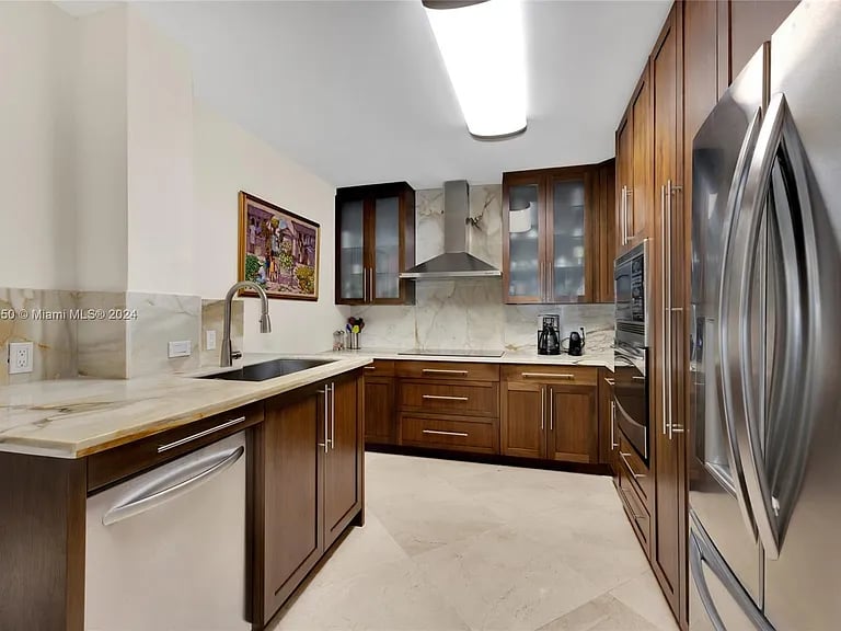 520 Brickell Key Dr #A1505
