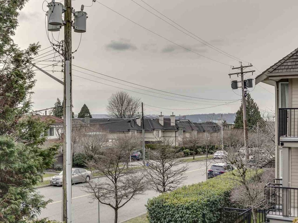 1515 Chesterfield Ave, #205