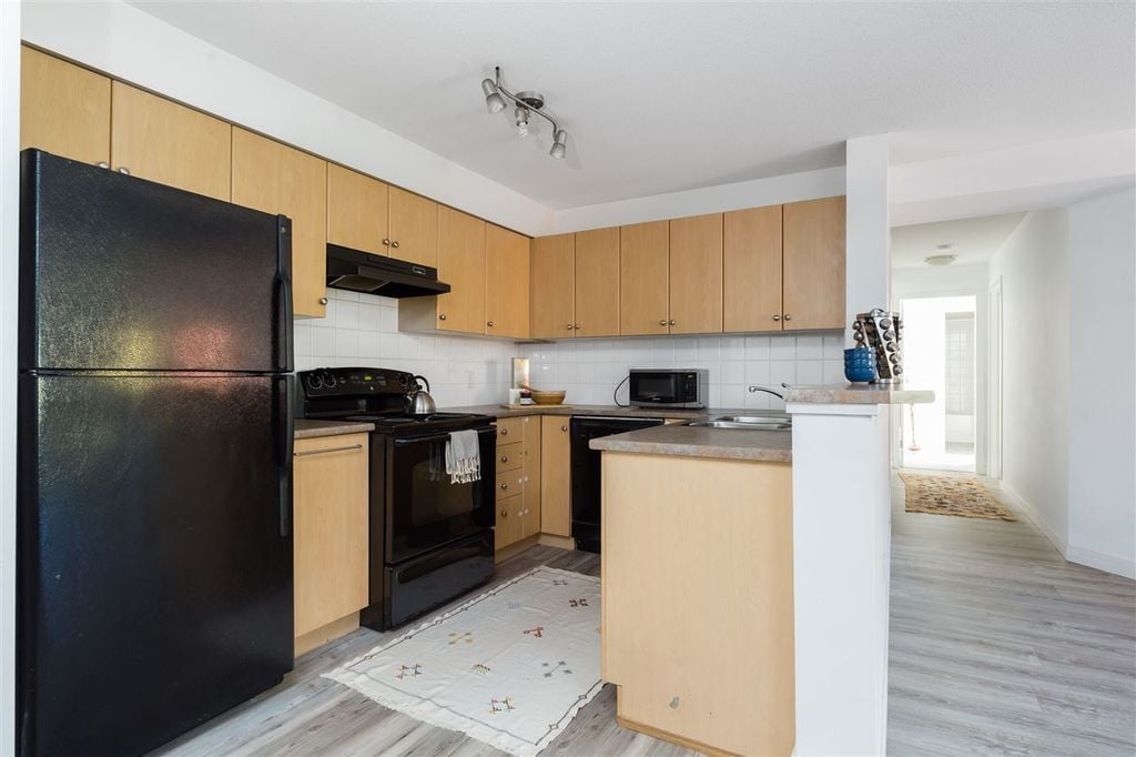 244 Sherbrooke St, #2217