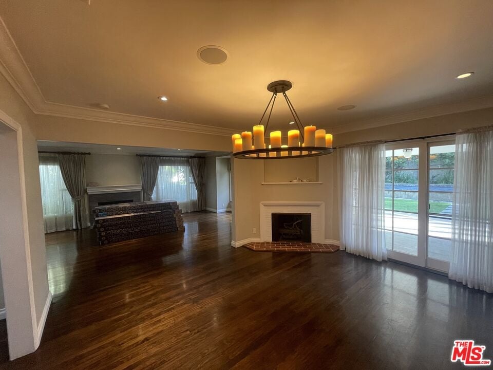 9500 Cresta Dr