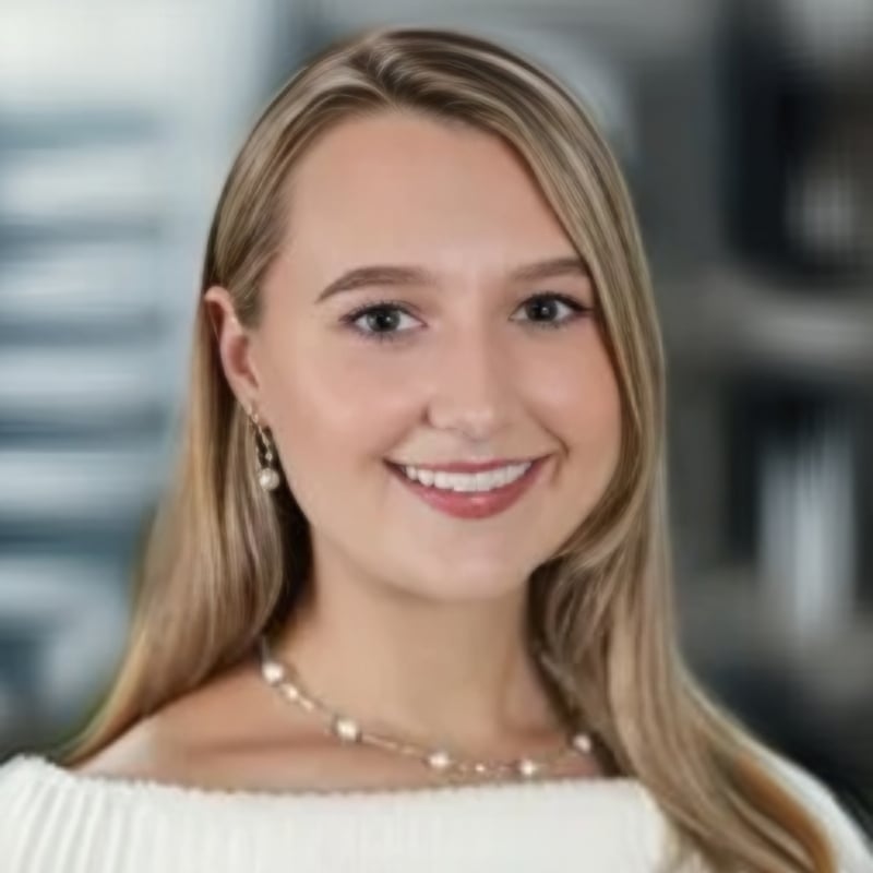 Gabrielle Oczos New York Real Estate Agent Headshot