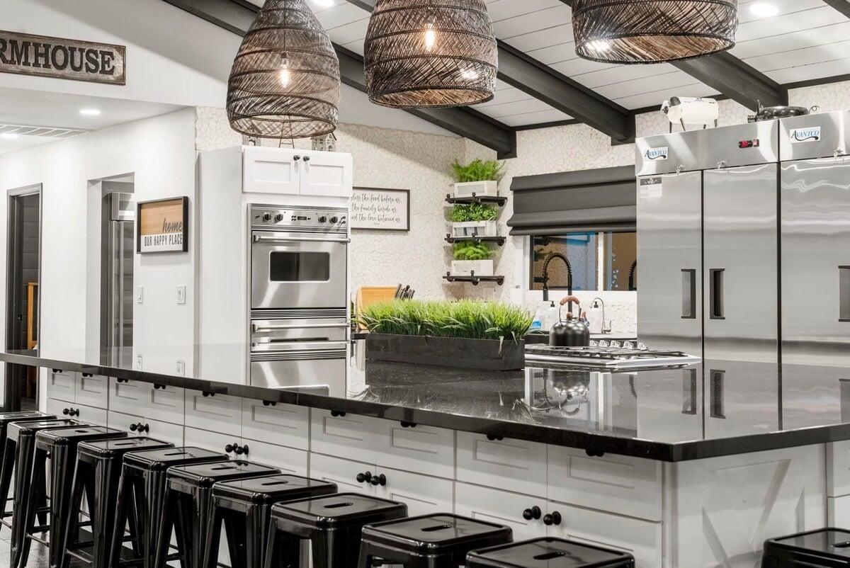 Phoenix Luxury! Pickleball | Free Heated Pool | Hot Tub