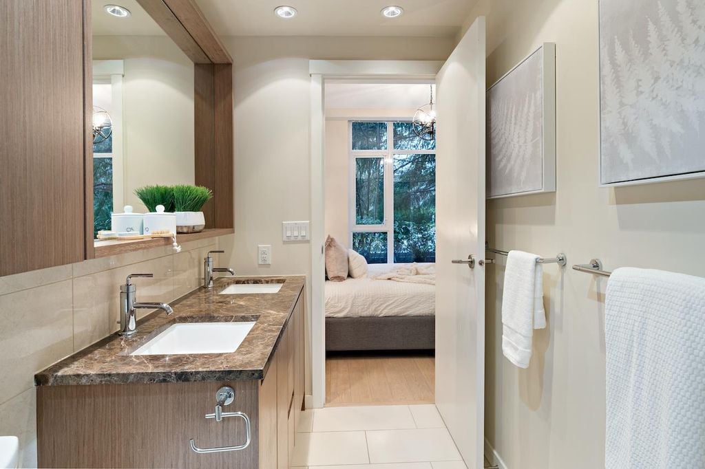 135 W 2nd St, #101