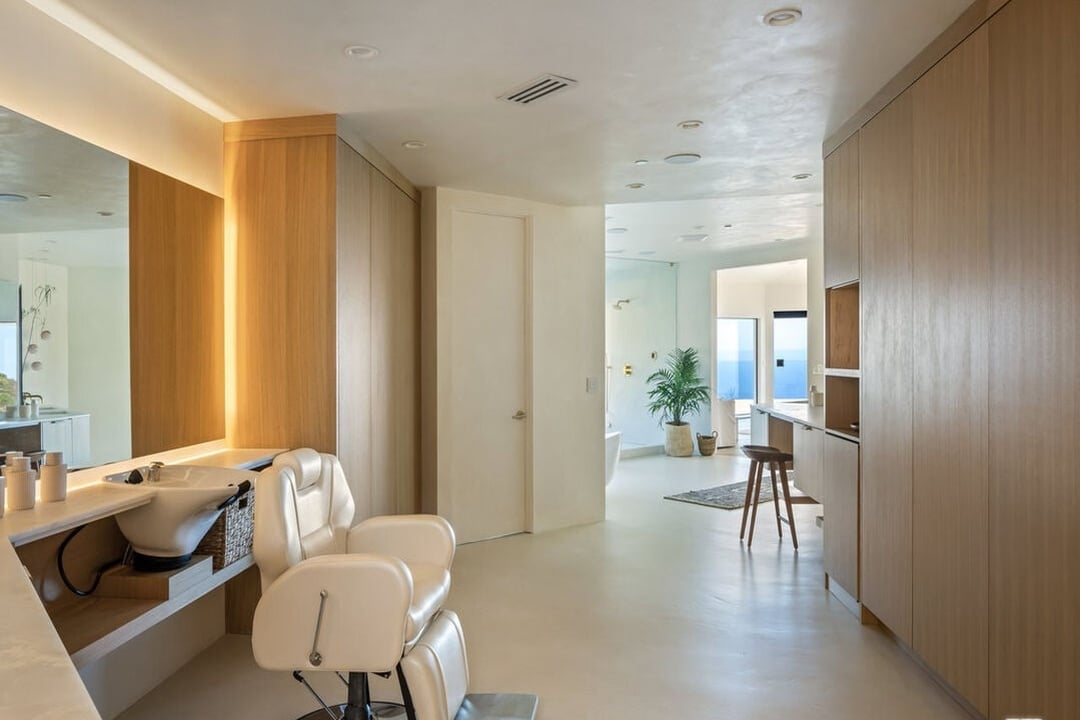 Meridian Manor, Encinal Canyon Rd, 90265