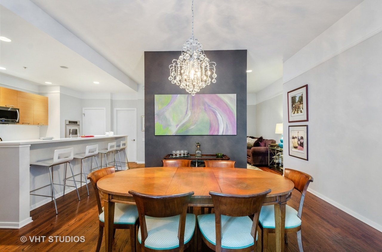 500 W Superior St, #712