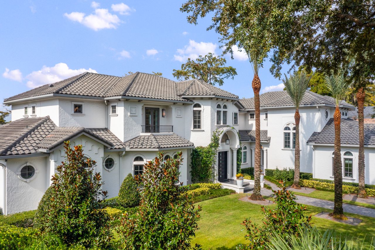 Majestic Lakefront Estate