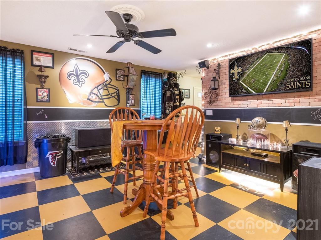 11127 Berkley Square Ln