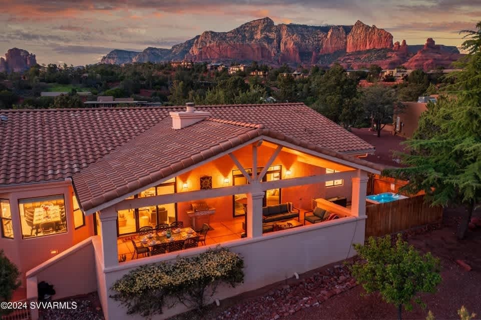 5 Bed, 3 Bath Uptown Sedona-Game Room-Sauna-Cold Plunge-Jacuzzi-Gym