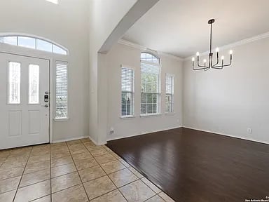 8202 Valley Wl