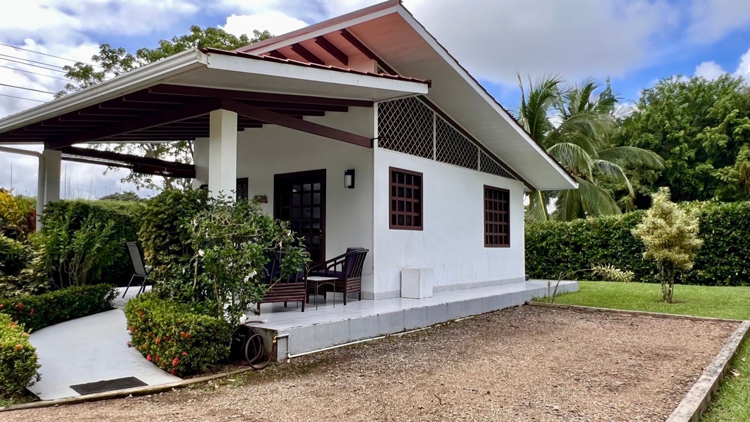 Home, 2 Rental Cabinas & Expansion Potential in Ojochal