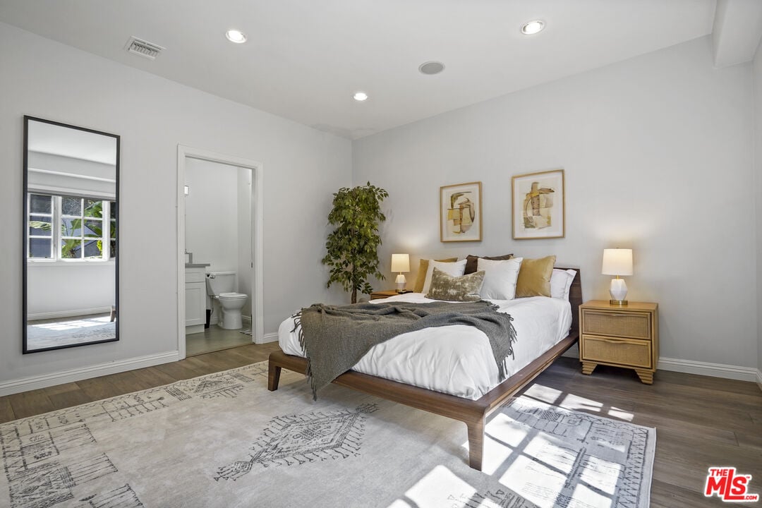 Solaris Manor, N Knoll Dr, 90068