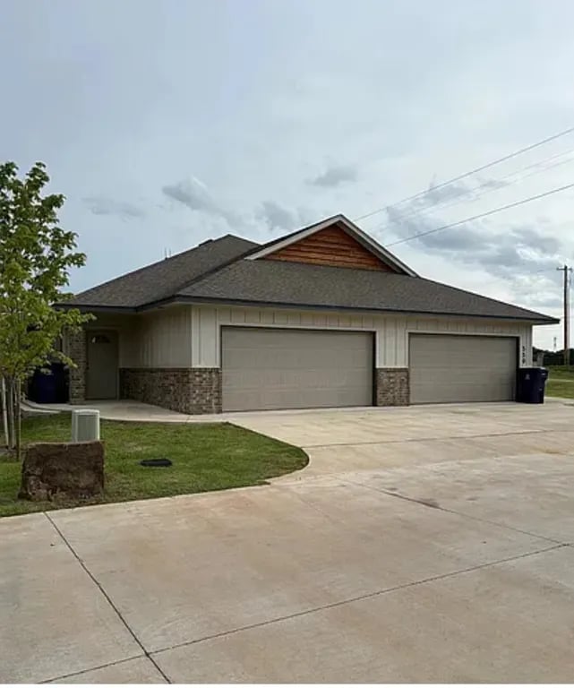 576 S Cemetery Rd