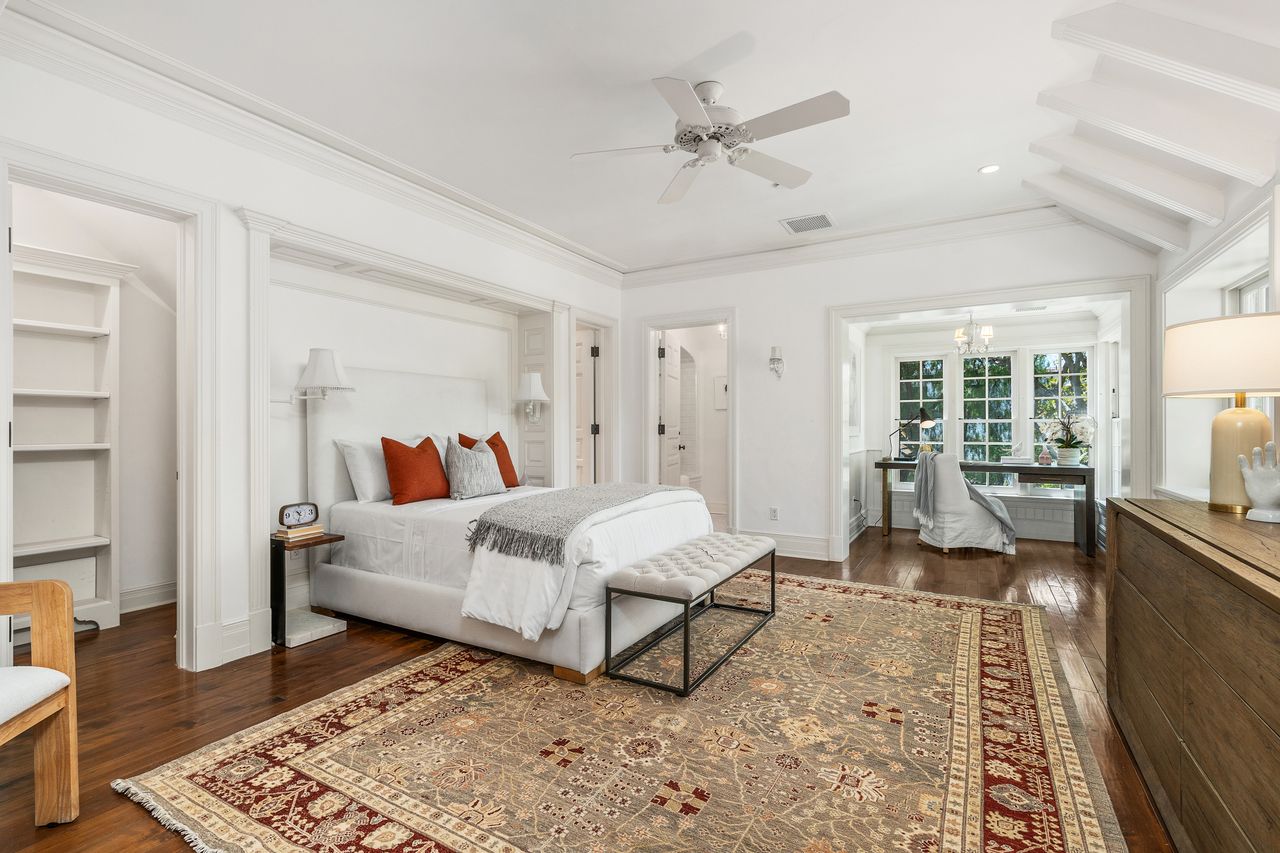 English Country Manor In Toluca Lake
