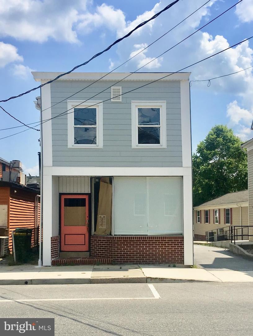 23 W Commerce St