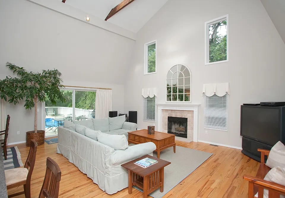 5 Cowhill Ln