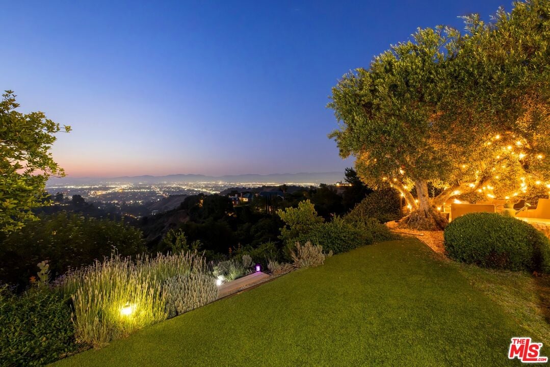 Stone Ridge Ln, 90077