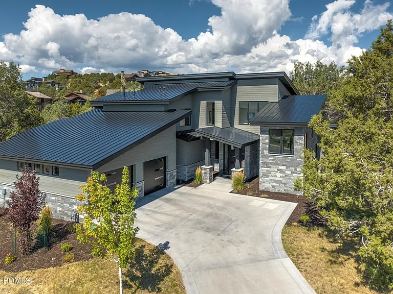 693 N Red Mountain Ct