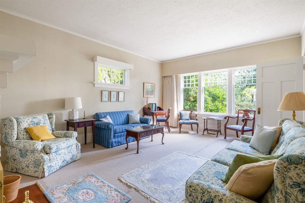 6675 Angus Dr
