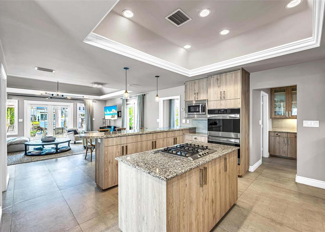 166 Royal Palm Dr