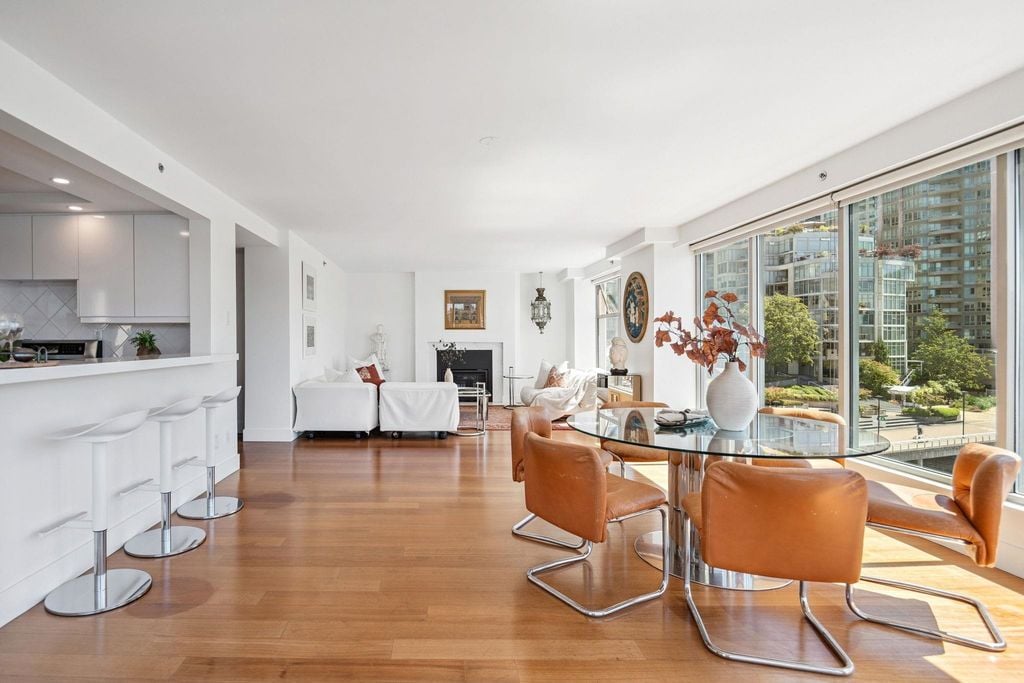 1012 Beach Ave, #301