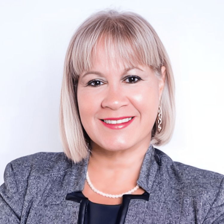 Mayra Nieves Fort Lauderdale, FL Real Estate Agent Headshot