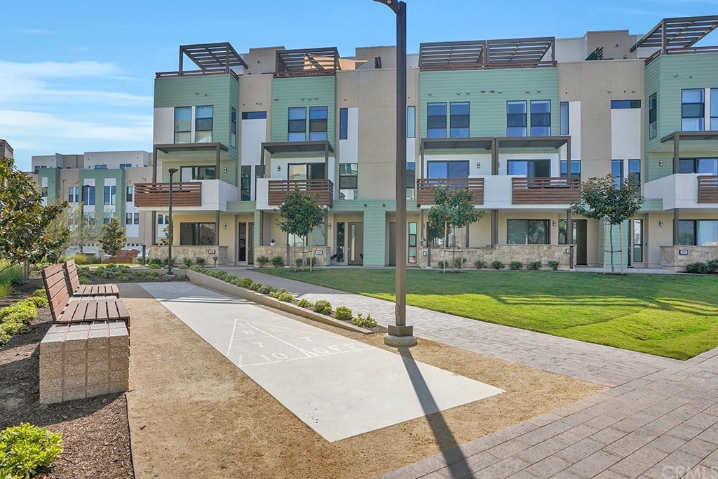 661 W 17th St, Unit 19