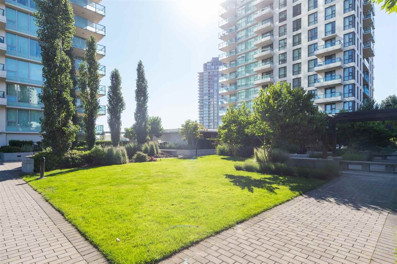 2401-2232 Douglas Rd