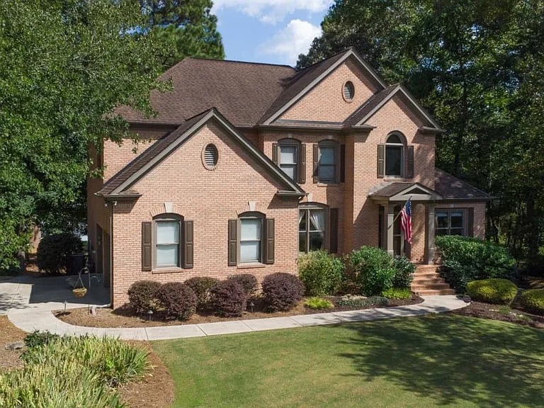 502 Lakegreen Ct