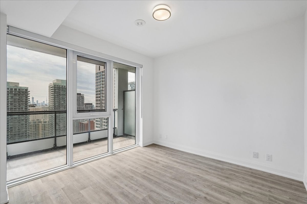 2-bedroom, 2-bathroom CORNER suite