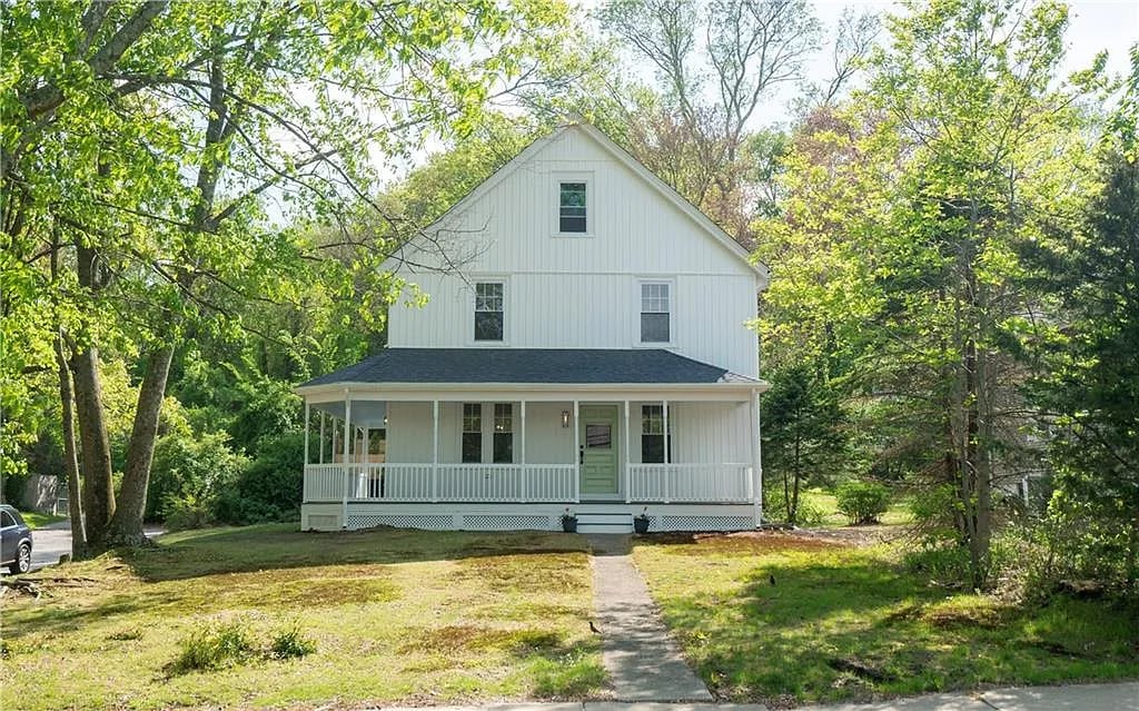 120 Farnum Pike
