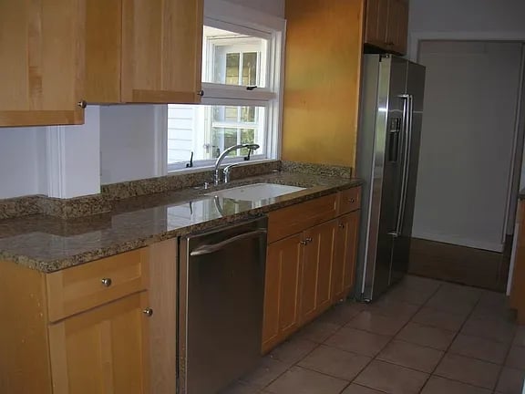 7 Rockville Ave