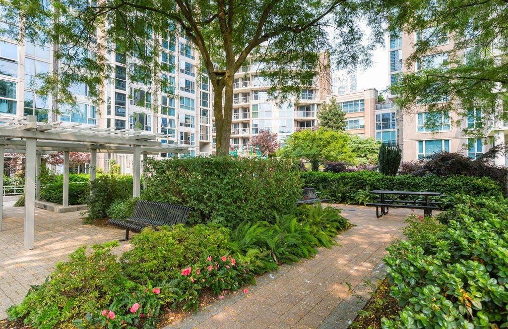 388 Drake St, #1803