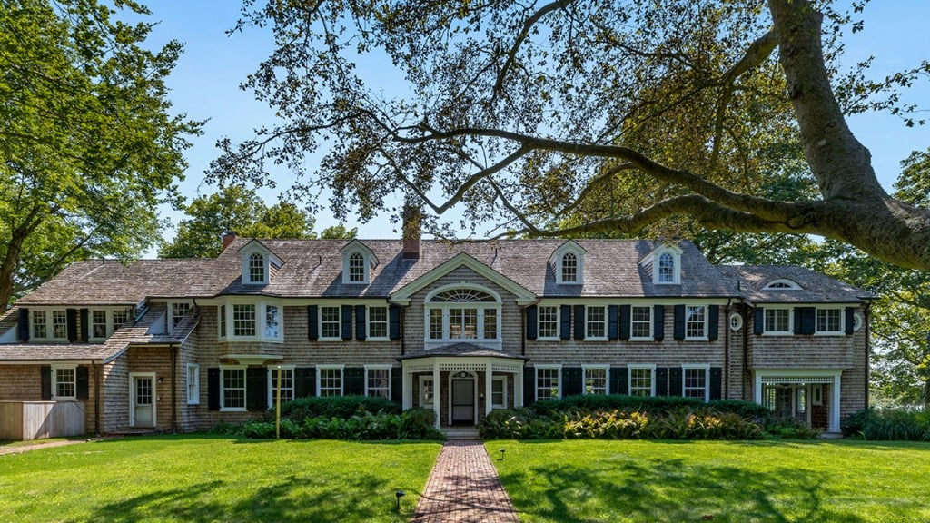 This $95 Million East Hampton Estate Has 1,200 Feet of Waterfront Along Georgica Pond