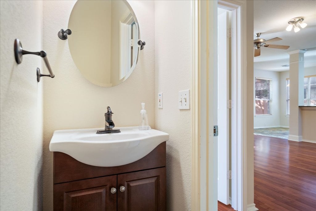 10937 Colonel Winn Loop
