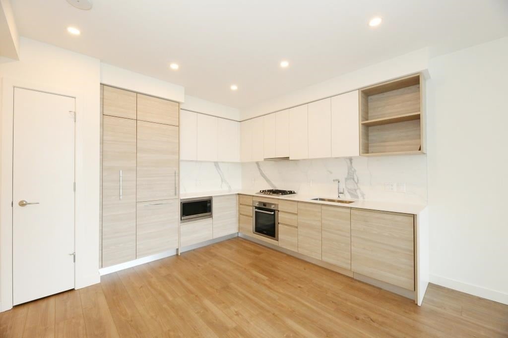 595 Austin Ave, #305