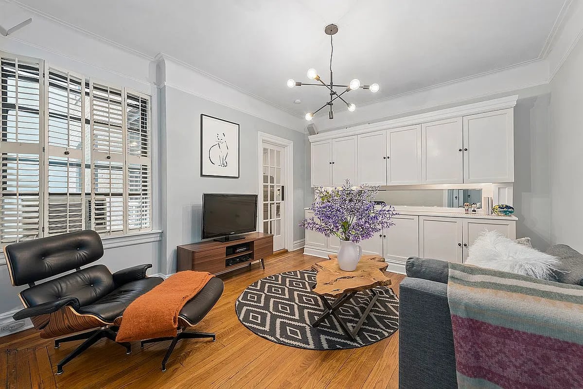 130 W 16th St #42