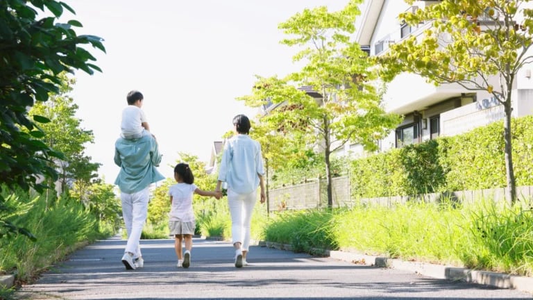 Toronto family lifestyle in upscale neighbourhood