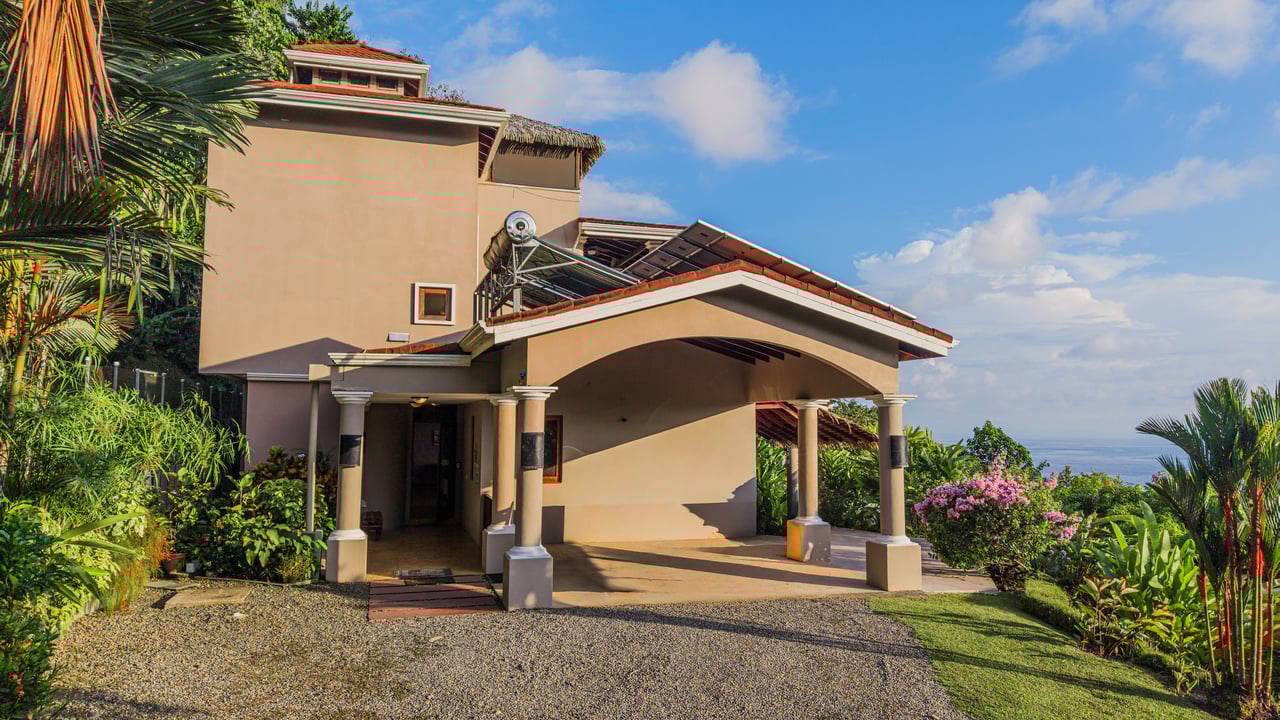 Ocean View Luxury Estate with An Incredible Location in Dominical