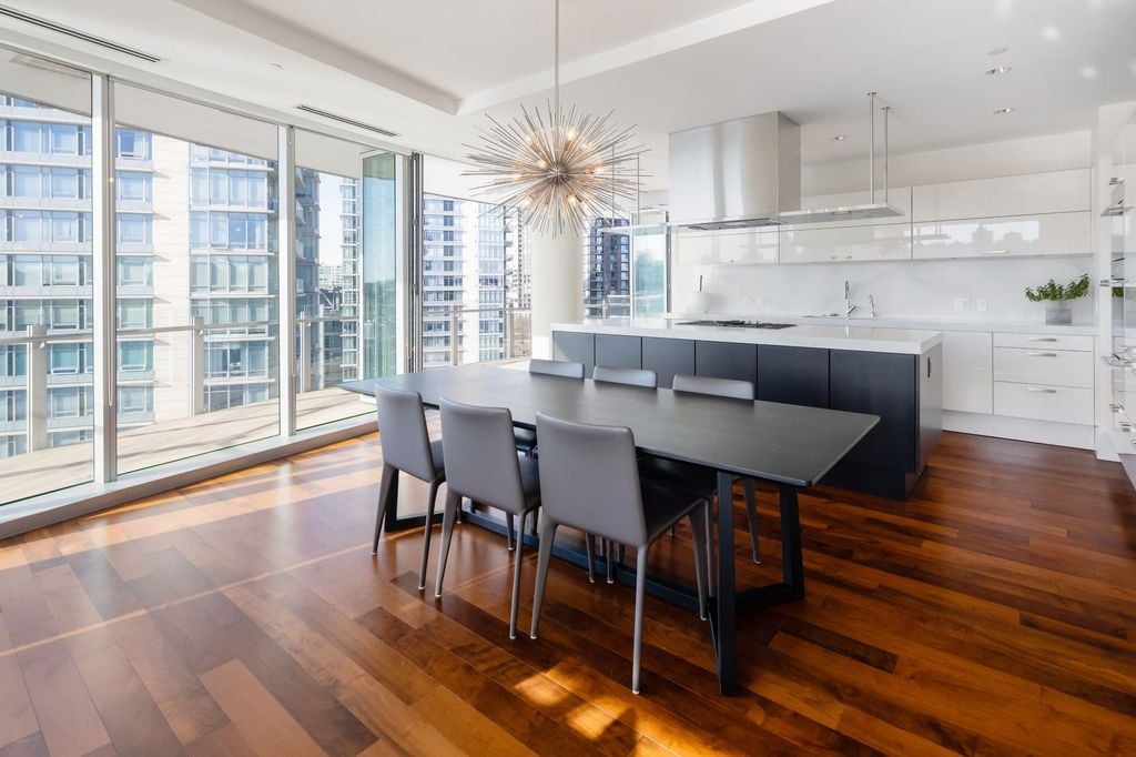 1560 Homer Mews, #1101