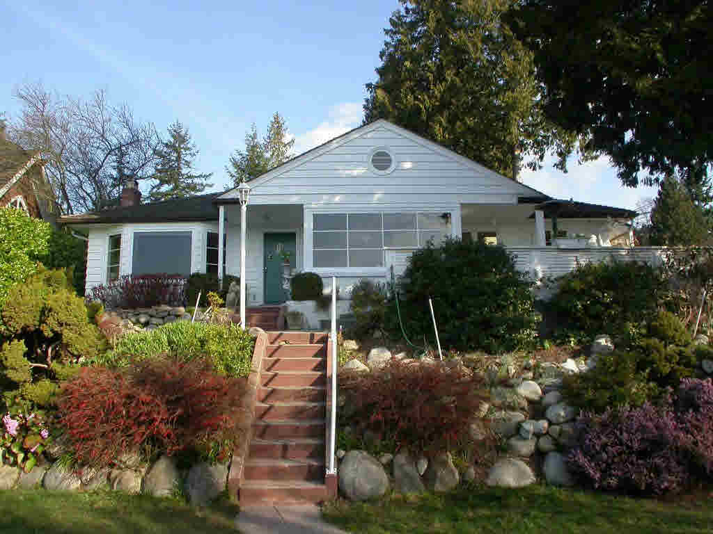 2613 Ottawa Ave