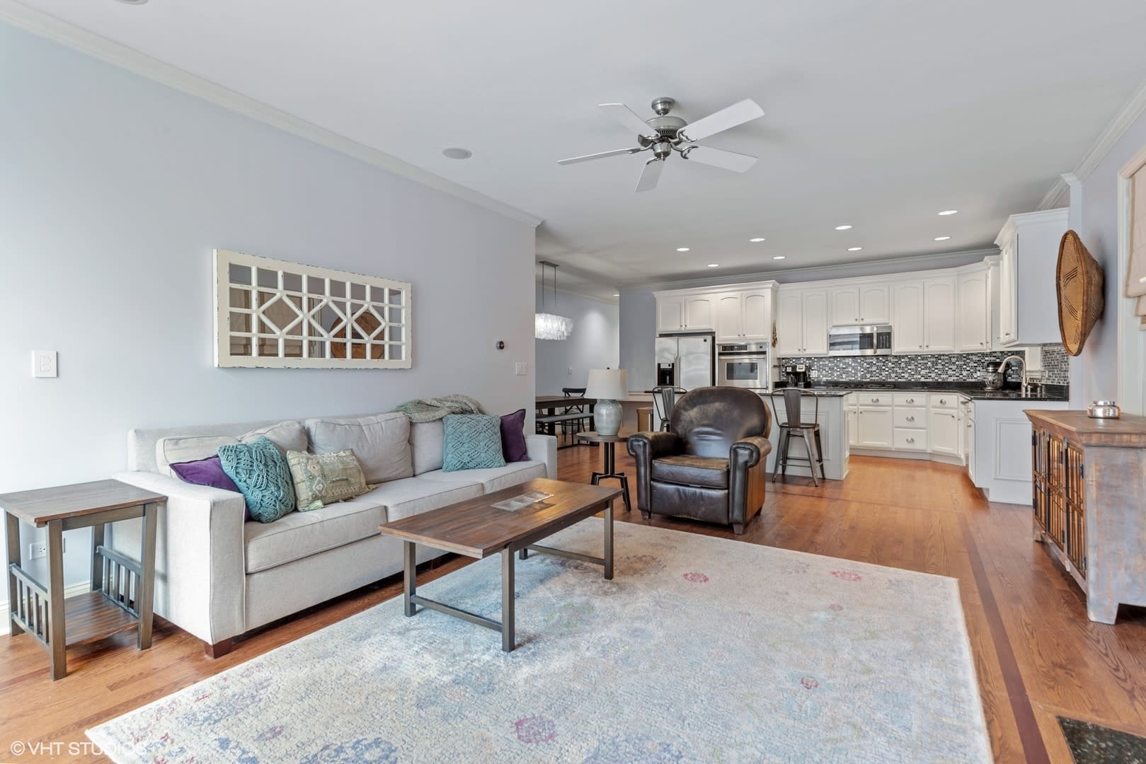 2055 W Belmont #2