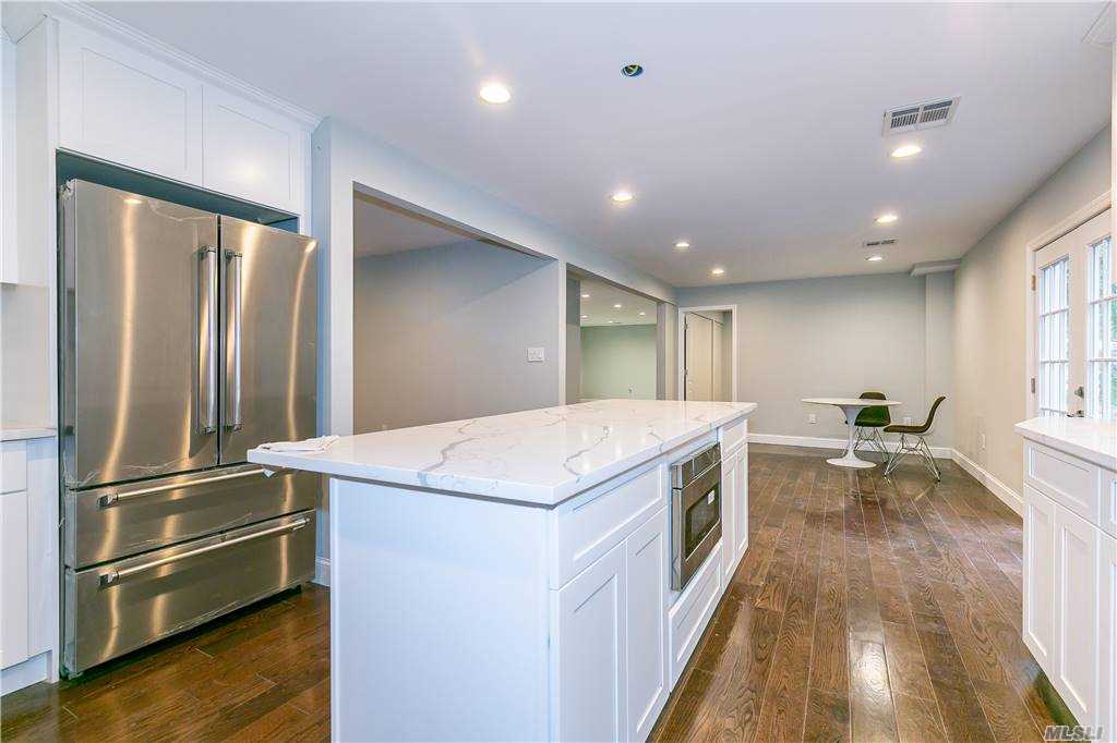 380 Woodbury Rd, Woodbury